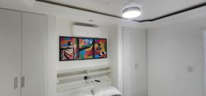 Apart Hotel Farol de Itapuã - Suíte com cozinha completa à 250m da praia e farol de Itapuã